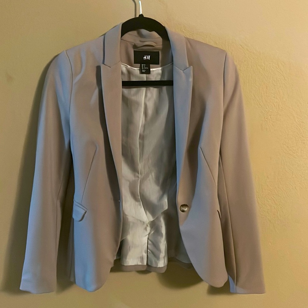 Selling because i am not a size 2 anymore:(